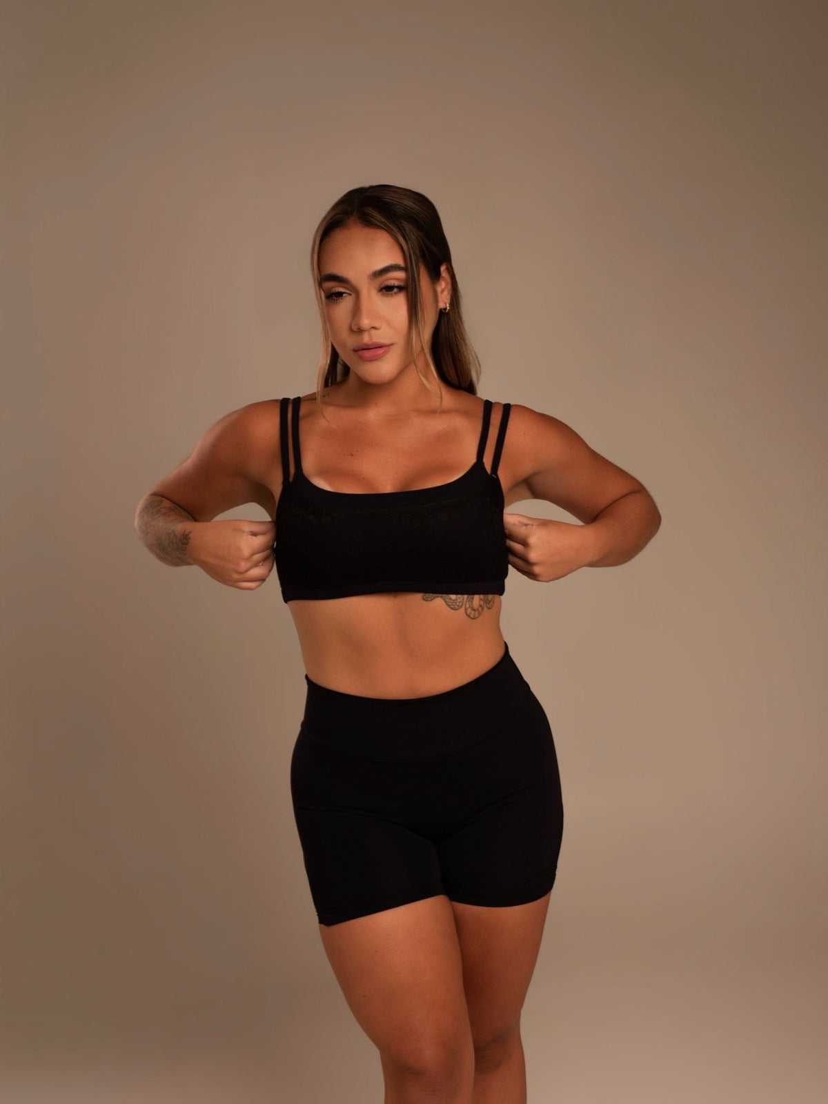 Siriús Short na cor preto, frente