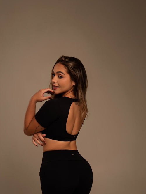 Cropped Vega na cor preto, costas