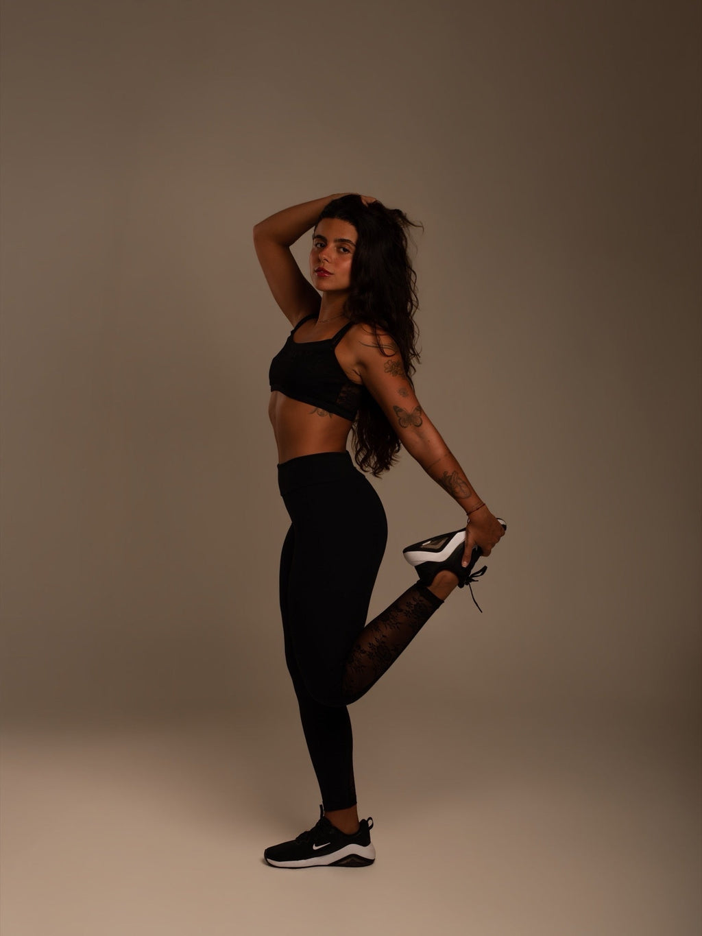 Calça Siriús na cor preto, movimento