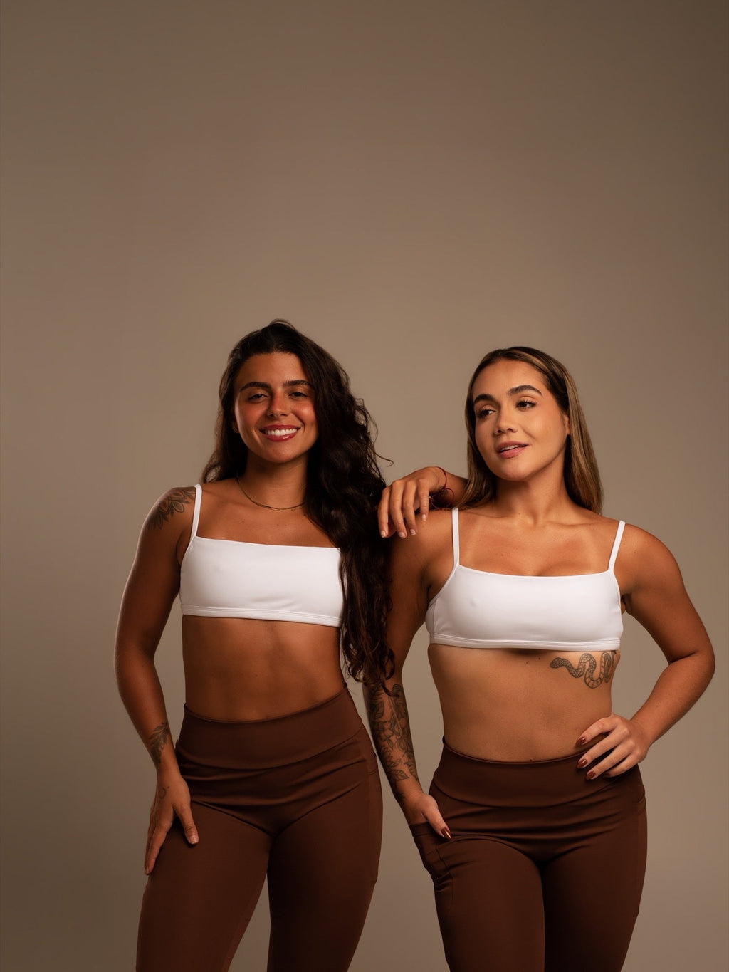 Top Faixa Luna na cor branco, look